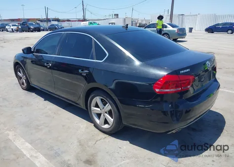 2013 Volkswagen Passat 2.5L Se z USA, uszkodzony, nr VIN 1VWBP7A35DC120433